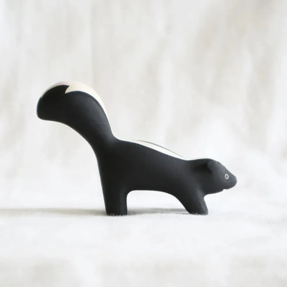 Pole Pole Wooden Animal Skunk