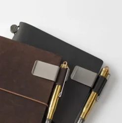TRAVELER'S notebook Recambio 016 Sujeta Bolígrafo M Negro